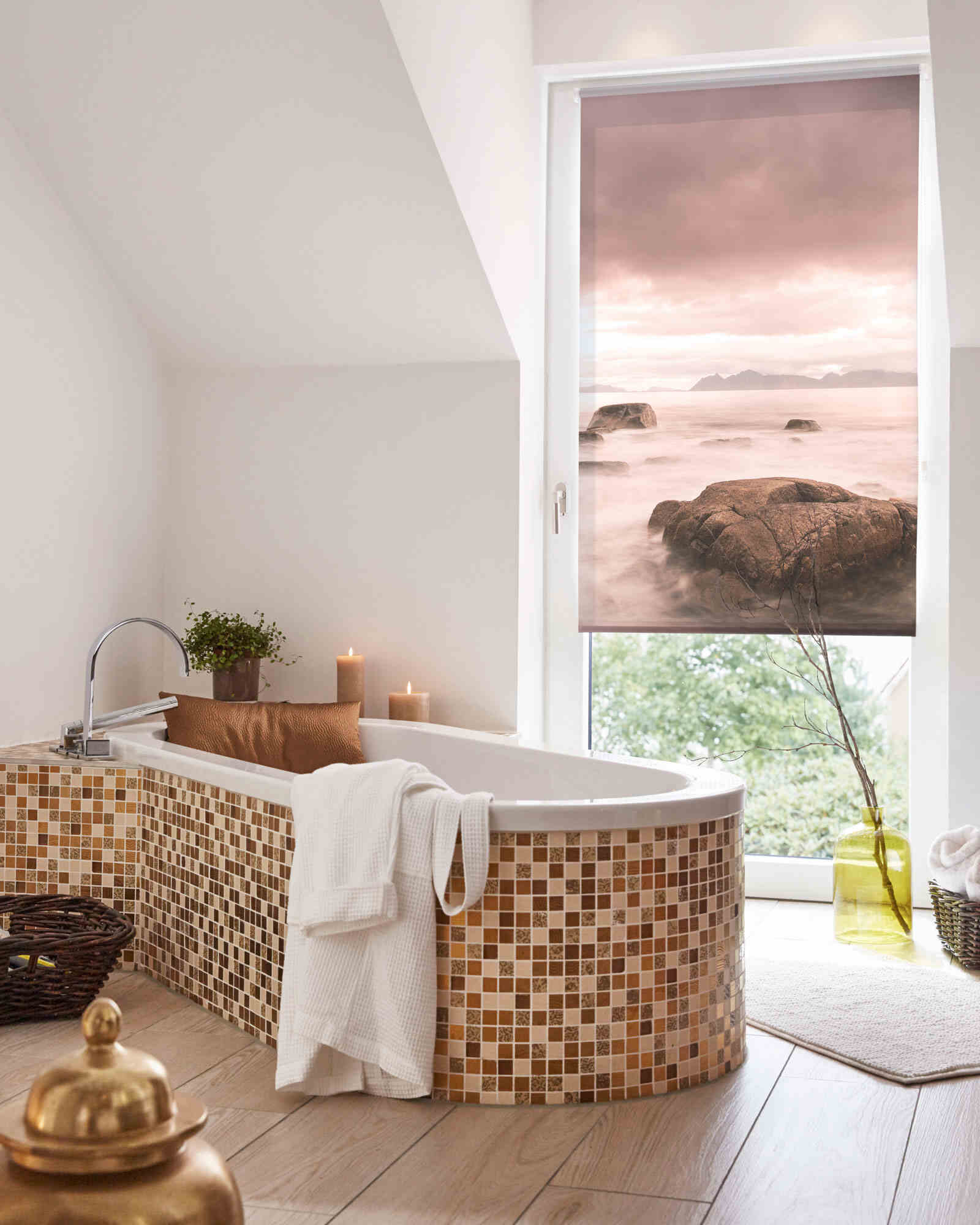 Rollo mit Motiv für das Badezimmer als Sichtschutz Rollo mit Motiv für das Badezimmer als Sichtschutz