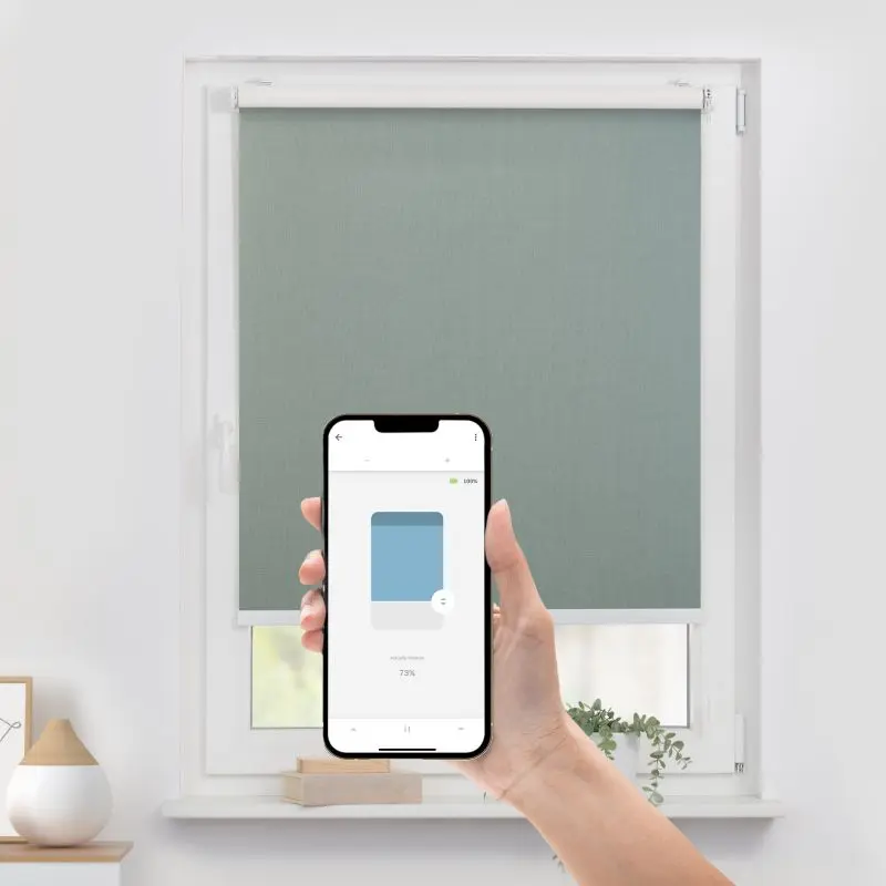 Elektrisches Verdunkelungsrollo in Grün mit Handysteuerung und Bluetooth