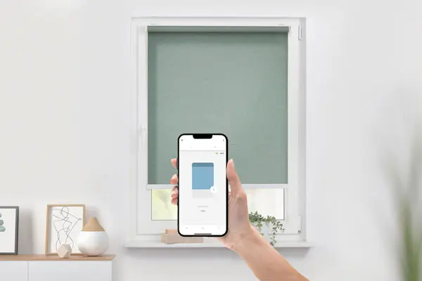 Smart-Home-Rollo zur Verdunklung mit Handysteuerung
