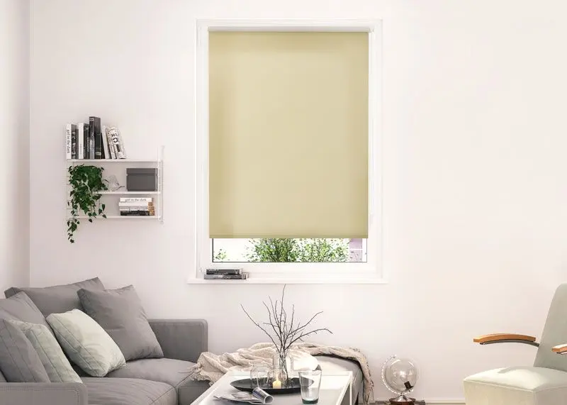 Rollo für das Wohnzimmer als blickdichter Sonnenschutz