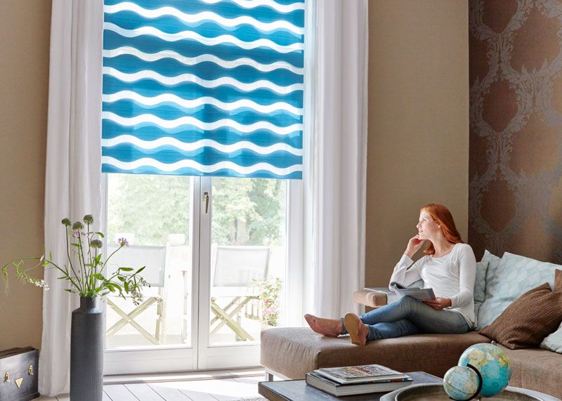 Doppelrollo für das Wohnzimmer als Sichtschutz und Sonnenschutz