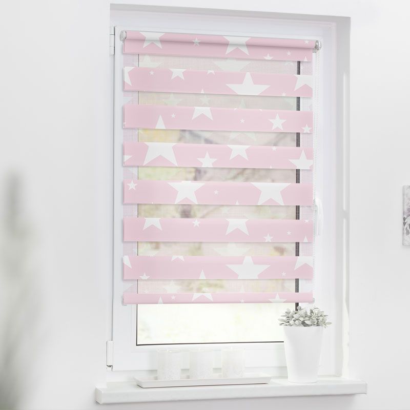 Doppelrollo mit Motiv für Kinderzimmer  angebracht in einem Fenster